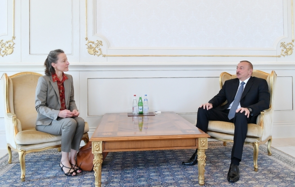 Le président Ilham Aliyev a reçu les lettres de créance de la nouvelle ambassadrice suisse en Azerbaïdjan VIDEO