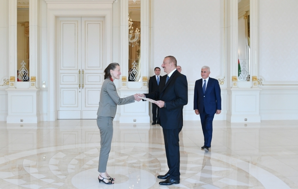 Президент Ильхам Алиев принял верительные грамоты новоназначенного посла Швейцарии в Азербайджане  ОБНОВЛЕНО ВИДЕО