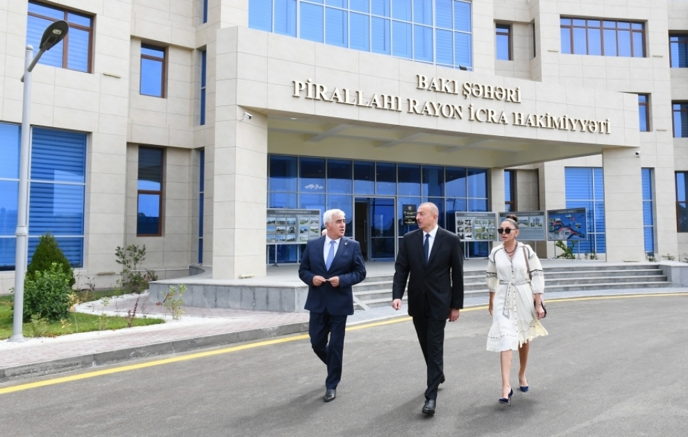 Präsident Ilham Aliyev weiht neues Verwaltungsgebäude exekutiver Gewalt von Pirallahi Rayon VIDEO