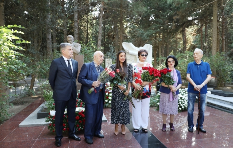 В Баку почтили память народного артиста СССР Муслима Магомаева ВИДЕО