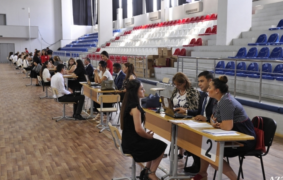 Media nümayəndələri müəllimlərin işə qəbulu üzrə müsahibə mərhələsini izləyiblər VİDEO