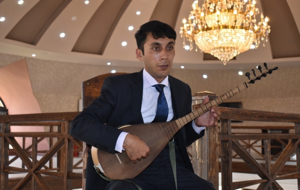 Görmə məhdudiyyətli gənc aşıq: Mən daha şanslıyam VİDEO