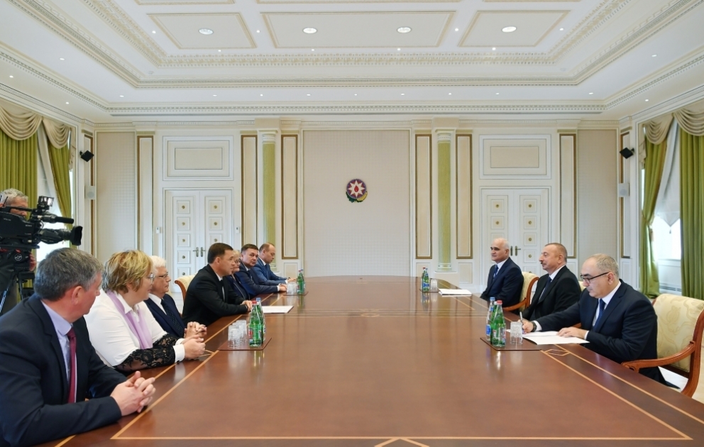 Le président de la République reçoit une délégation menée par le gouverneur de Sverdlovsk VIDEO