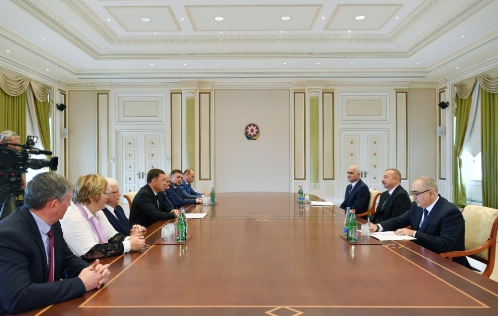 Präsident Ilham Aliyev empfängt russische Delegation VIDEO