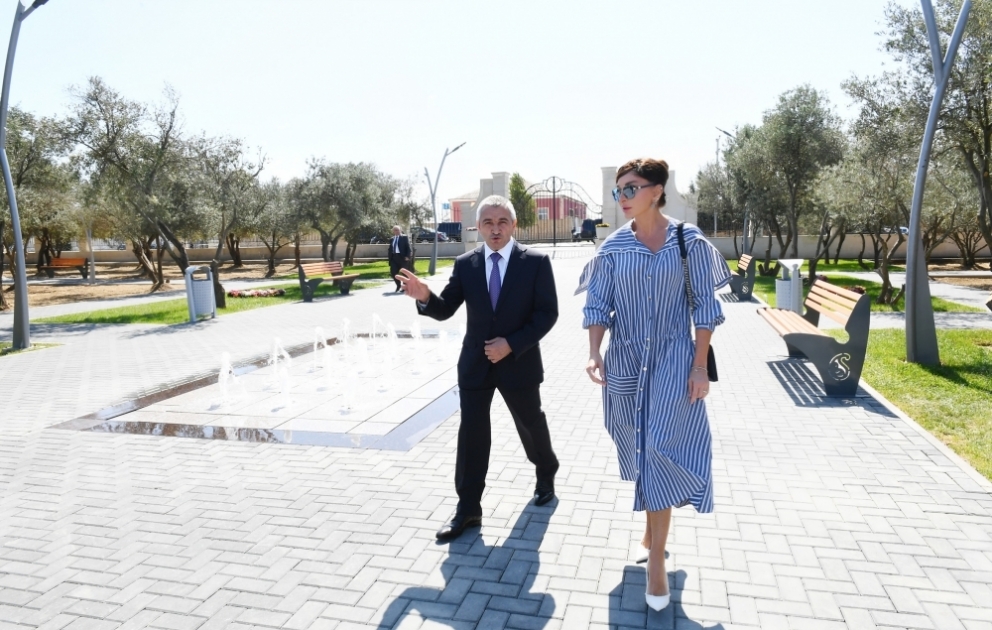 Birinci vitse-prezident Mehriban Əliyeva Kürdəxanıda yeni salınan parkda yaradılan şəraitlə tanış olub YENİLƏNİB VİDEO