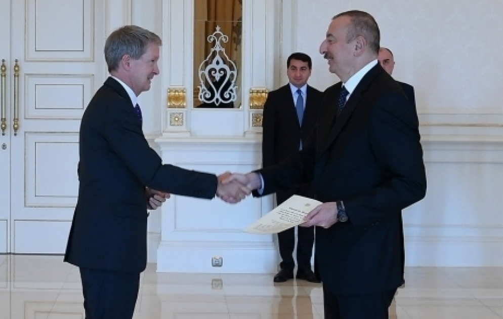 Entretien du président de la République avec le nouvel ambassadeur de Grande-Bretagne VIDEO