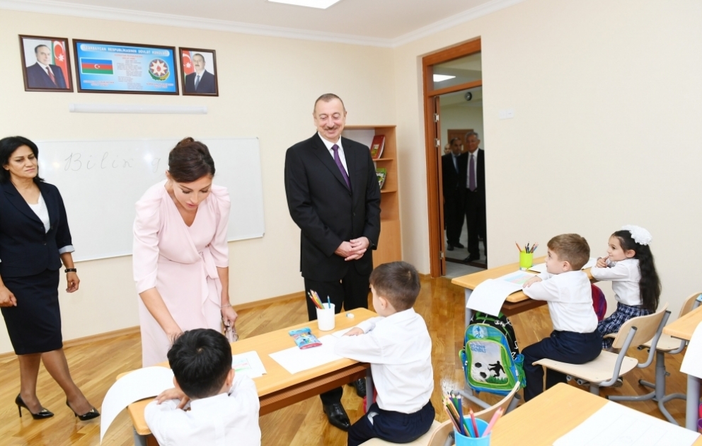 Prezident İlham Əliyev Bakının Binəqədi rayonundakı 300 nömrəli məktəbin yeni tədris kompleksinin açılışında iştirak edib  YENİLƏNİB VİDEO