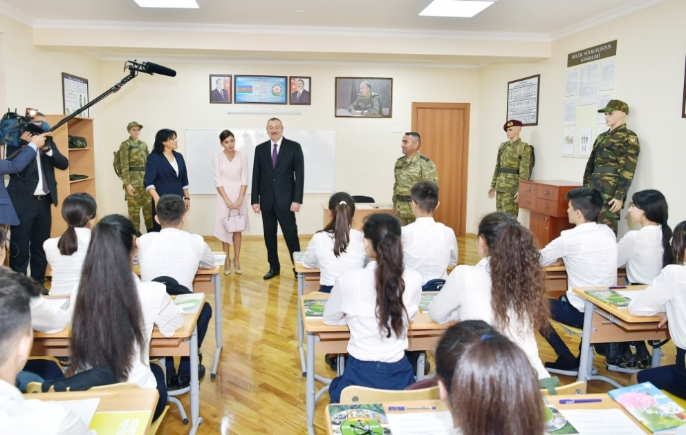 Le président Ilham Aliyev inaugure le nouveau complexe de l’école №300 à Binéguédi VIDEO