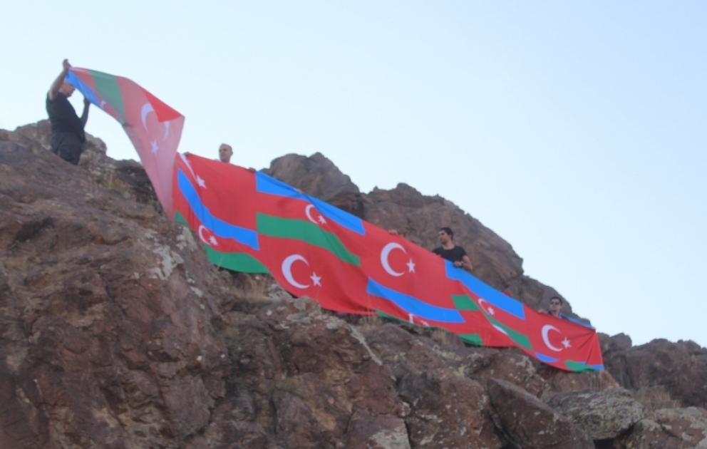 Türkiyənin Təkaltı dağının zirvəsində Azərbaycan-Türkiyə dövlət bayraqları dalğalanıb VİDEO
