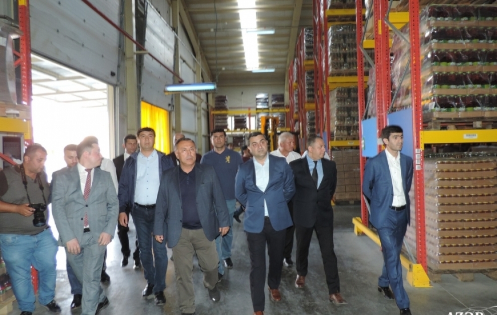 Tacikistanın nümayəndə heyəti Azərbaycanda istehsalat müəssisələrinin iş prosesi ilə tanış olub VİDEO