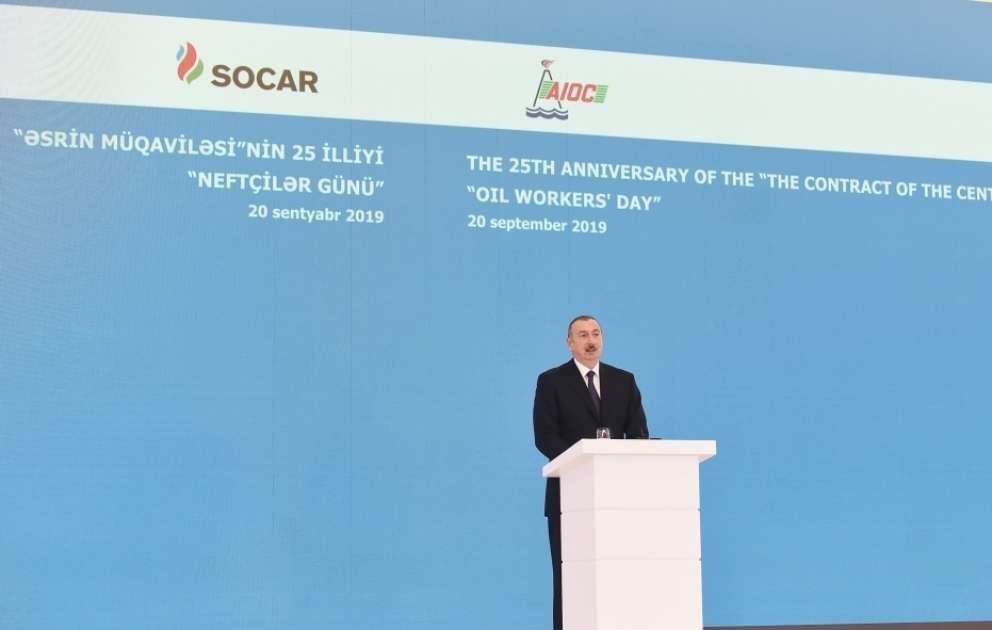 Prezident İlham Əliyev “Əsrin müqaviləsi”nin 25 illiyi və Neftçilər Günü münasibətilə keçirilən mərasimdə iştirak edib YENİLƏNİB 3 VİDEO