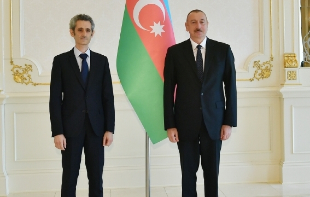 Prezident İlham Əliyev Fransanın Azərbaycanda yeni təyin olunmuş səfirinin etimadnaməsini qəbul edib YENİLƏNİB VİDEO