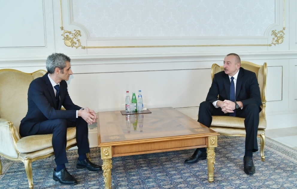 Präsident Ilham Aliyev empfängt neuen französischen Botschafter zur Entgegennahme des Beglaubigungsschreibens VIDEO