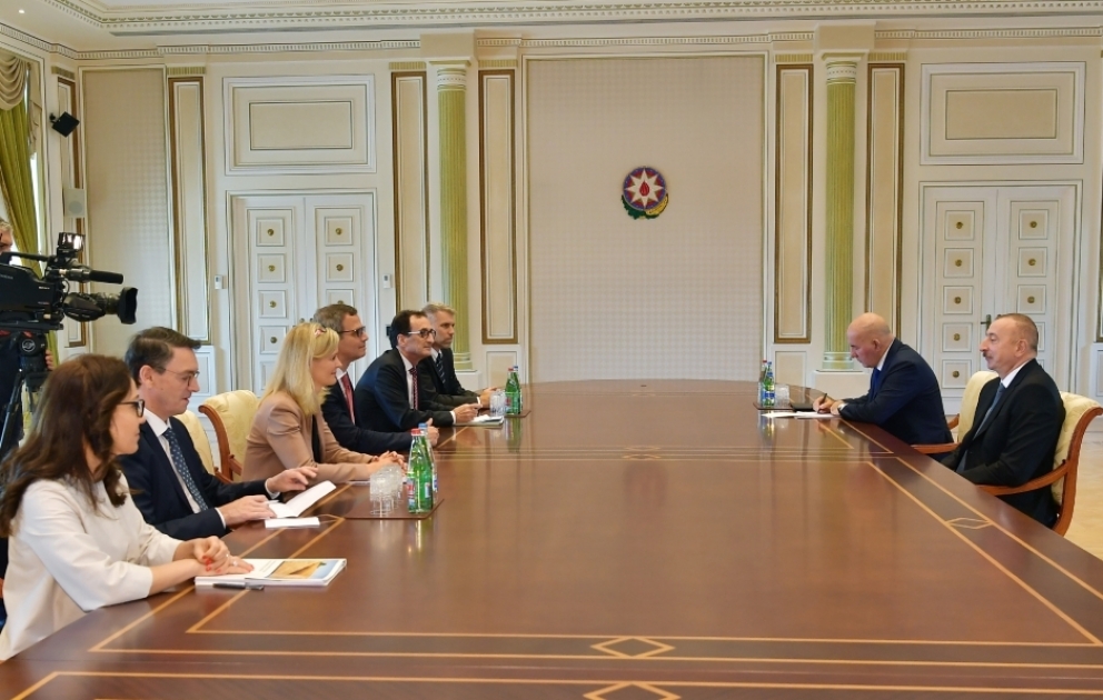 President Ilham Aliyev received delegation led by vice-president of International Finance Corporation VIDEO