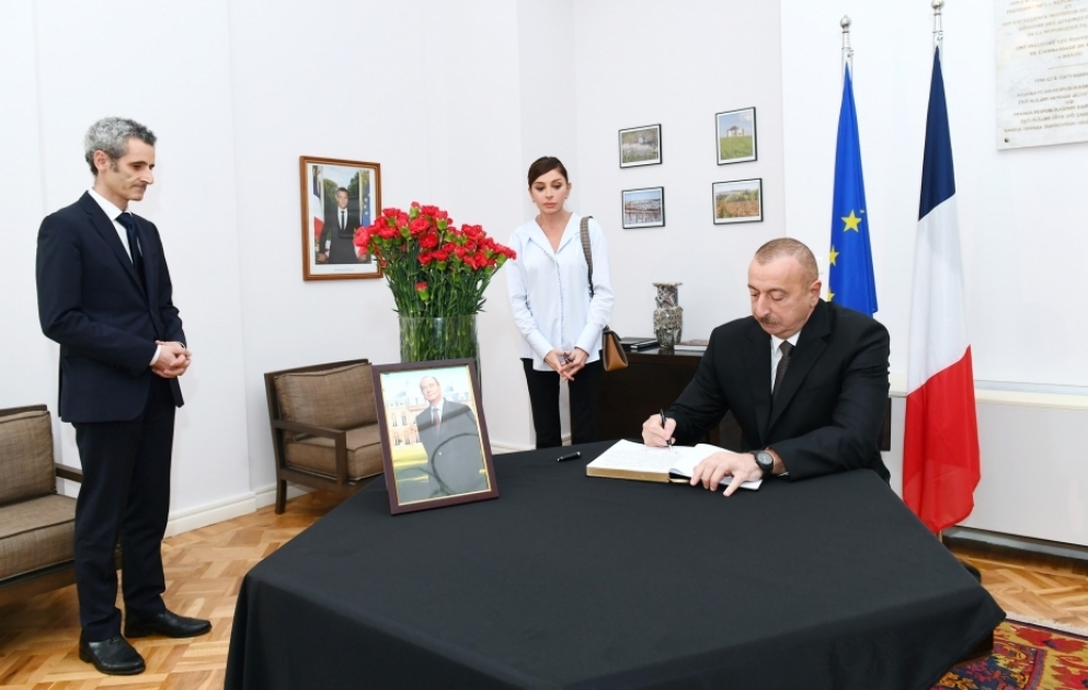 President Ilham Aliyev visited French embassy to offer condolences over death of former President Jacques Chirac VIDEO
