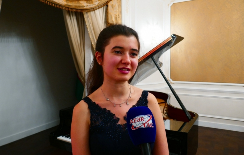 Gənc pianoçu Nərmin Nəcəfli: Parisdə tamaşaçıların ifamı bəyənmələri məni çox sevindirdi VİDEO