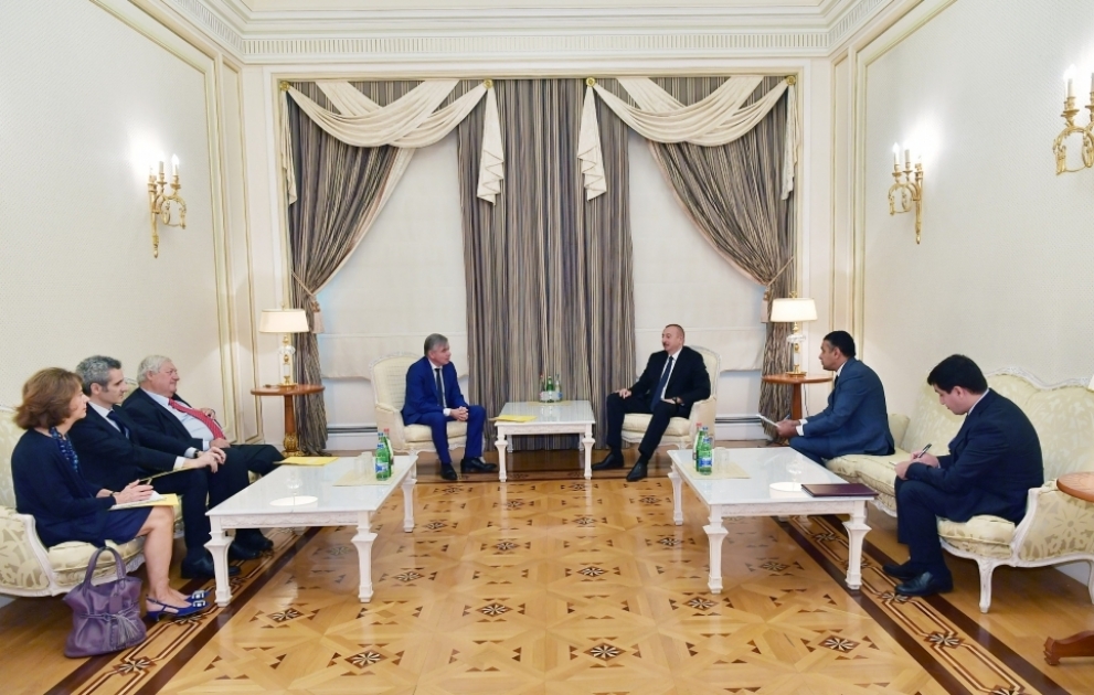 Prezident İlham Əliyev Fransa Senatının Fransa-Qafqaz dostluq qrupu sədrinin başçılıq etdiyi nümayəndə heyətini qəbul edib YENİLƏNİB VİDEO