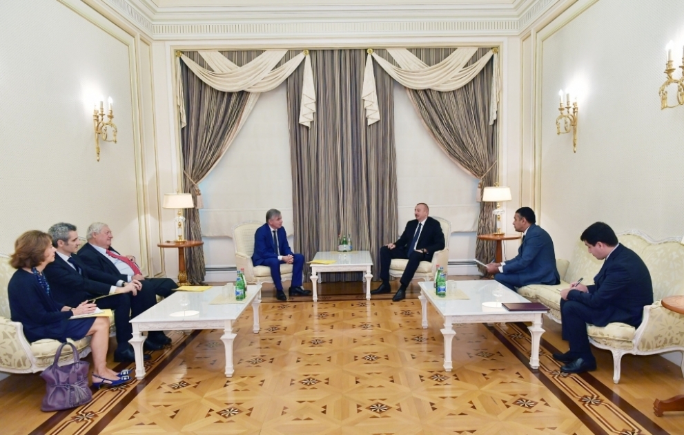 Le président Ilham Aliyev reçoit une délégation menée par le président du groupe d’amitié France-Caucase au Sénat français VIDEO
