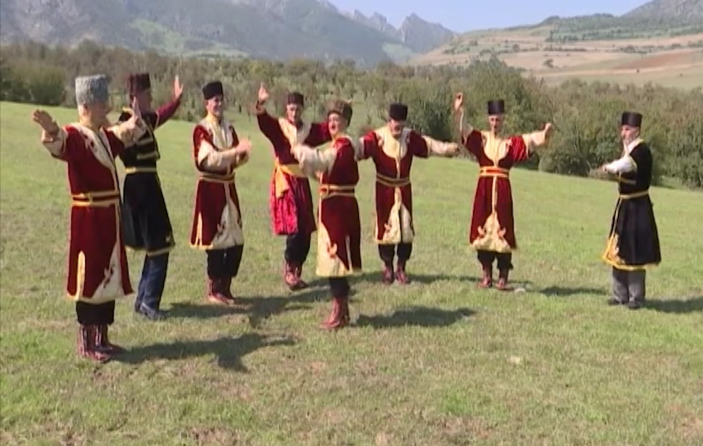 “Rəfti” rəqs kollektivinin 91 yaşlı üzvü: Məni yaşadan bu rəqslərdir FOTO VİDEO