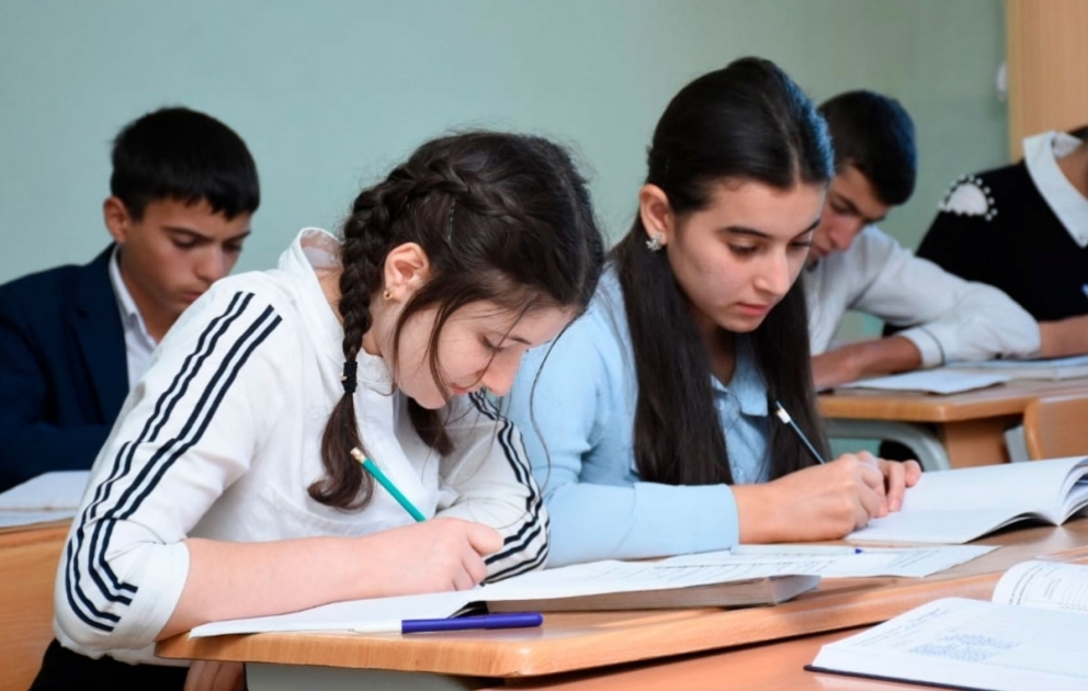Media nümayəndələri Qubada yeni pedaqoji fəaliyyətə başlayan gənc müəllimlərin dərs prosesini izləyiblər VİDEO