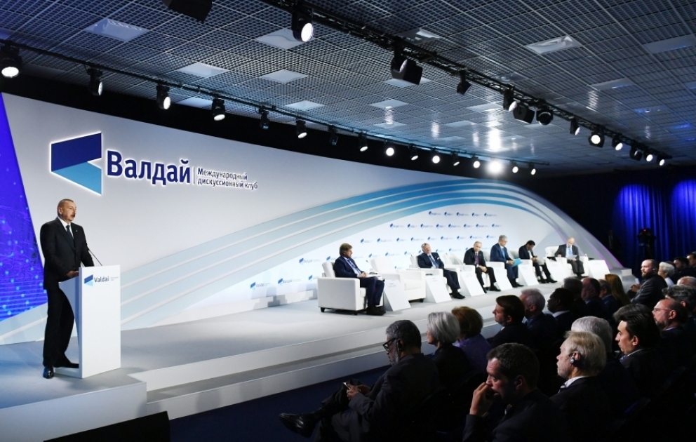Plenartagung der 16. jährlichen Sitzung des Internationalen Diskussionsklubs “Waldai“ Aserbaidschans Präsident Ilham Aliyev nimmt an Sitzung teil VIDEO