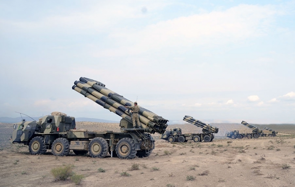 Rocket and artillery units conduct live-fire training VIDEO