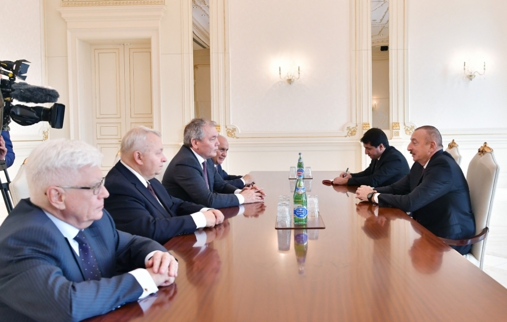 Le président azerbaïdjanais reçoit une délégation russe VIDEO
