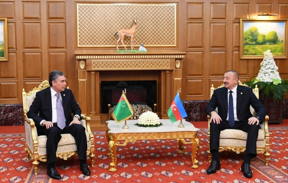 Entretien des présidents azerbaïdjanais et turkmène à Achgabat VIDEO
