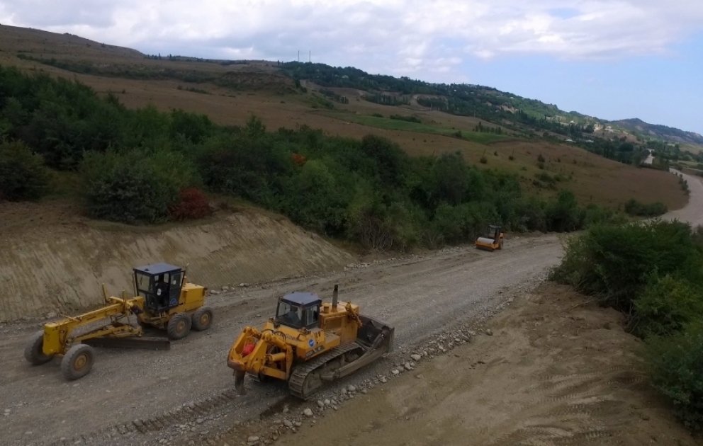 Qusarda 14 yaşayış məntəqəsini birləşdirən avtomobil yolu yenidən qurulur VİDEO