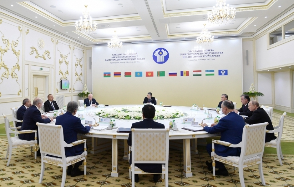 Le président Ilham Aliyev a participé à une réunion du Conseil des chefs d’Etat de la CEI à Achgabat VIDEO
