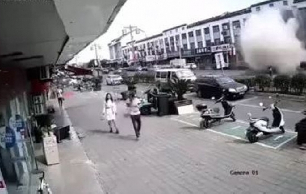 Çində yeməkxanada baş verən partlayışda ölənlərin sayı 9-a çatıb VİDEO
