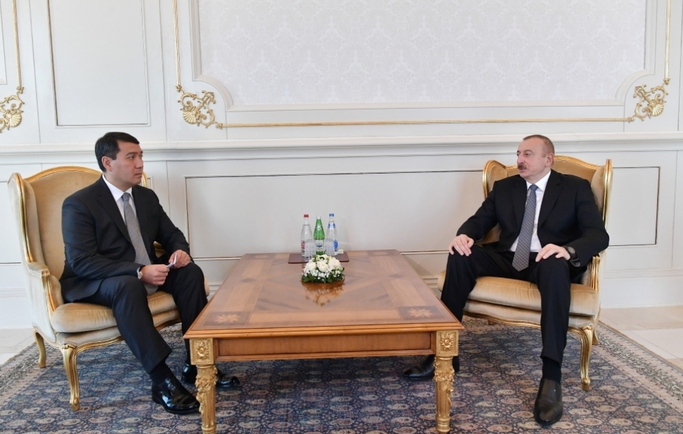 Prezident İlham Əliyev Qazaxıstanın Azərbaycanda yeni təyin olunmuş səfirinin etimadnaməsini qəbul edib YENİLƏNİB VİDEO