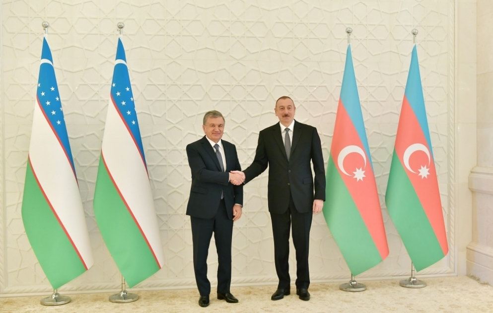 Präsident Ilham Aliyev trifft seinen usbekischen Amtskollegen Shavkat Mirziyoyev in Baku VIDEO