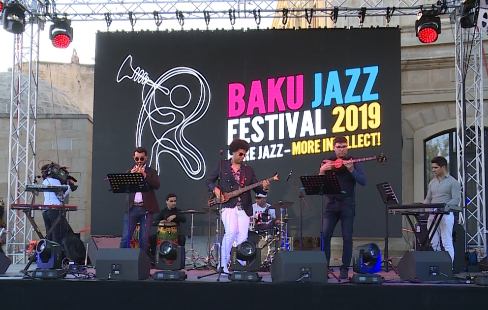 On dördüncü Bakı Caz Festivalının ilk konserti İçərişəhərdə təşkil edilib VİDEO