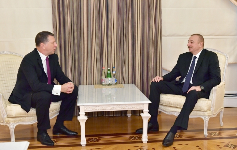 Prezident İlham Əliyev Latviyanın sabiq Prezidenti Raymonds Veyonislə görüşüb  YENİLƏNİB VİDEO