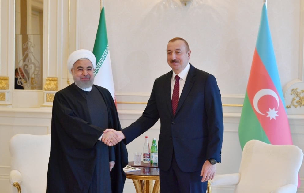 Staatspräsident Ilham Aliyev trifft seinen iranischen Amtskollegen VIDEO