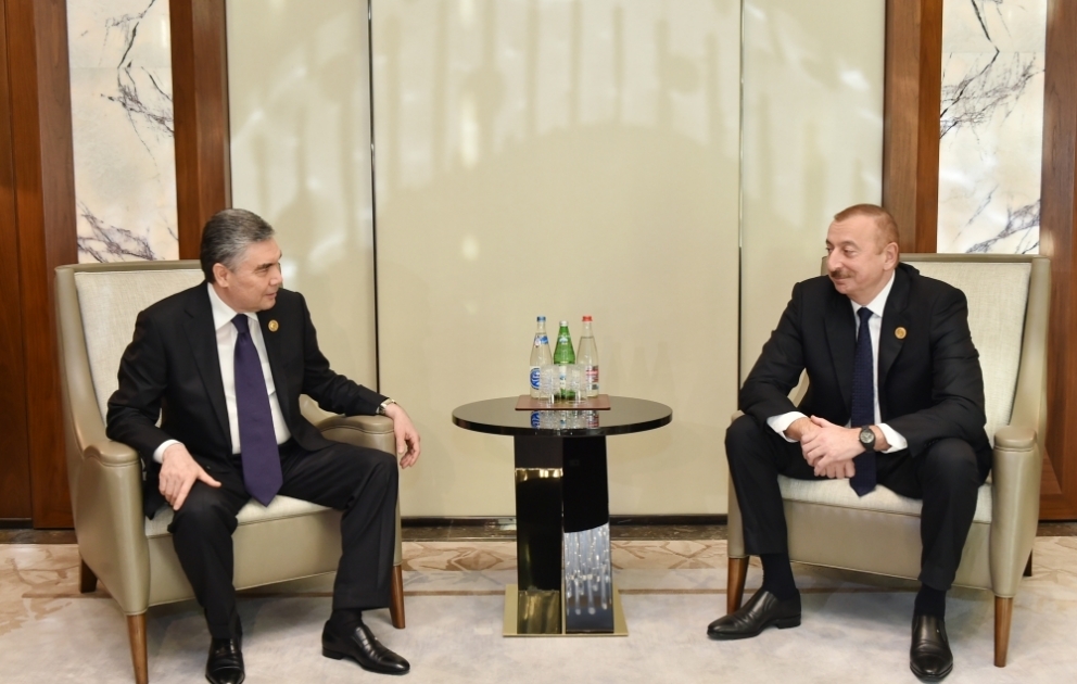 Rencontre des présidents azerbaïdjanais et turkmène à Bakou VIDEO