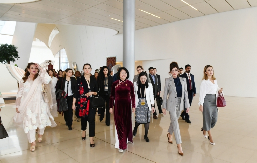 Wives of heads of state and government, who attended 18th Summit of Non-Aligned Movement, visited Heydar Aliyev Center  First Vice-President of Azerbaijan Mehriban Aliyeva met with guests VIDEO