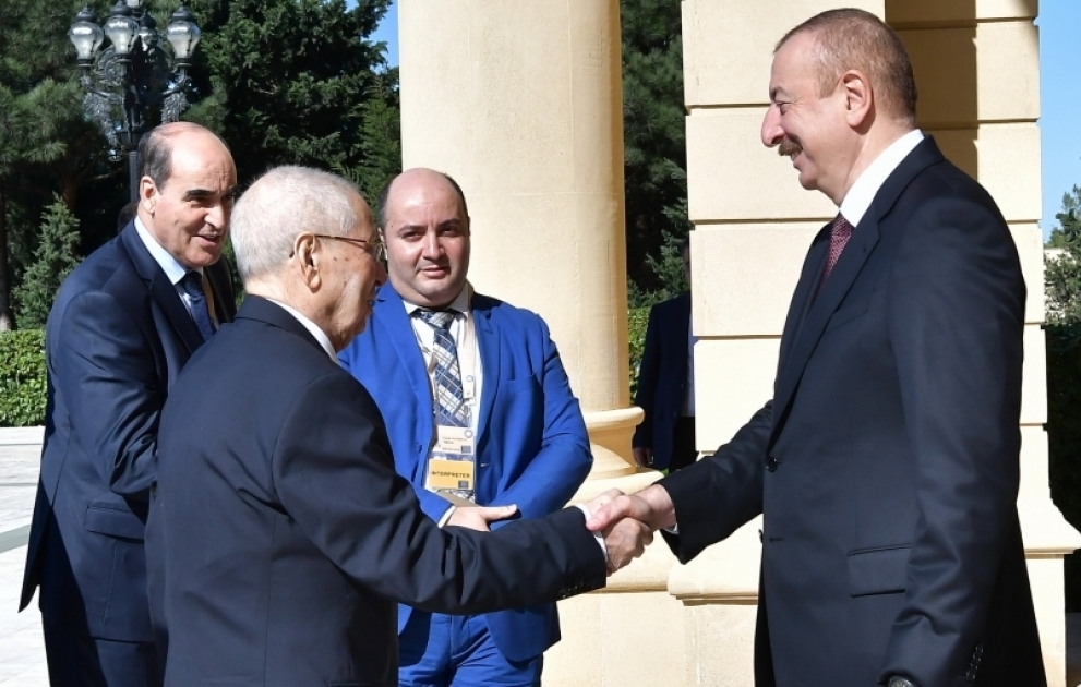 Präsident Ilham Aliyev empfängt Präsident von Algerien VIDEO