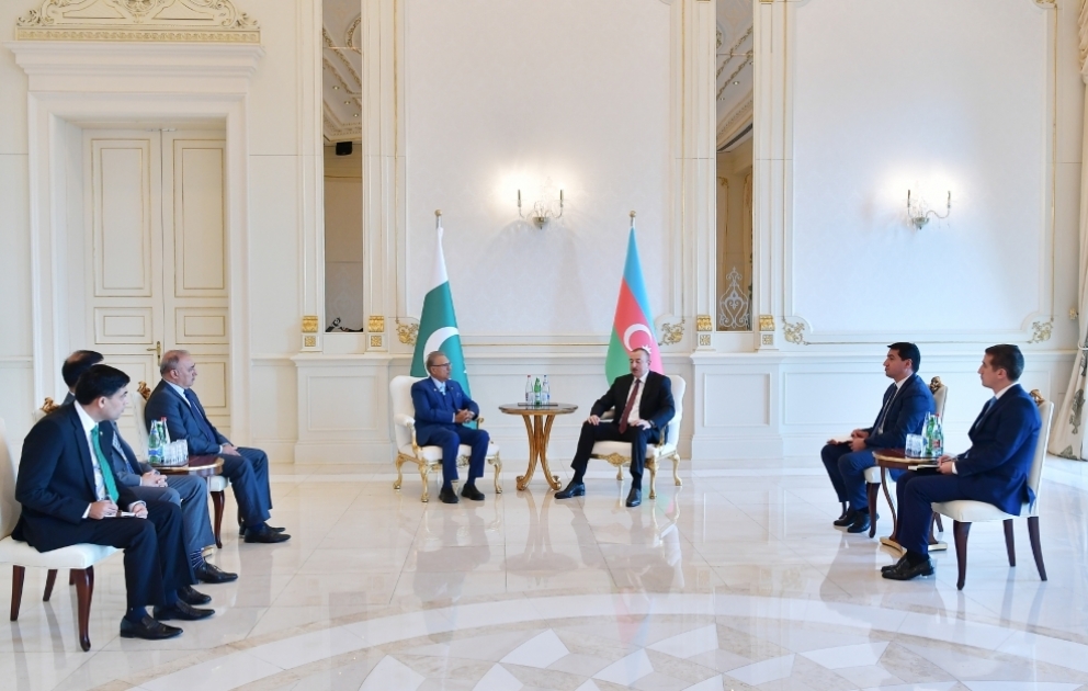 Rencontre des présidents Ilham Aliyev et Arif Alvi VIDEO