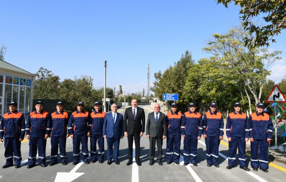 Präsident Ilham Aliyev weiht neu gebaute Automobilstraße im Rayon Agdasch ein VIDEO