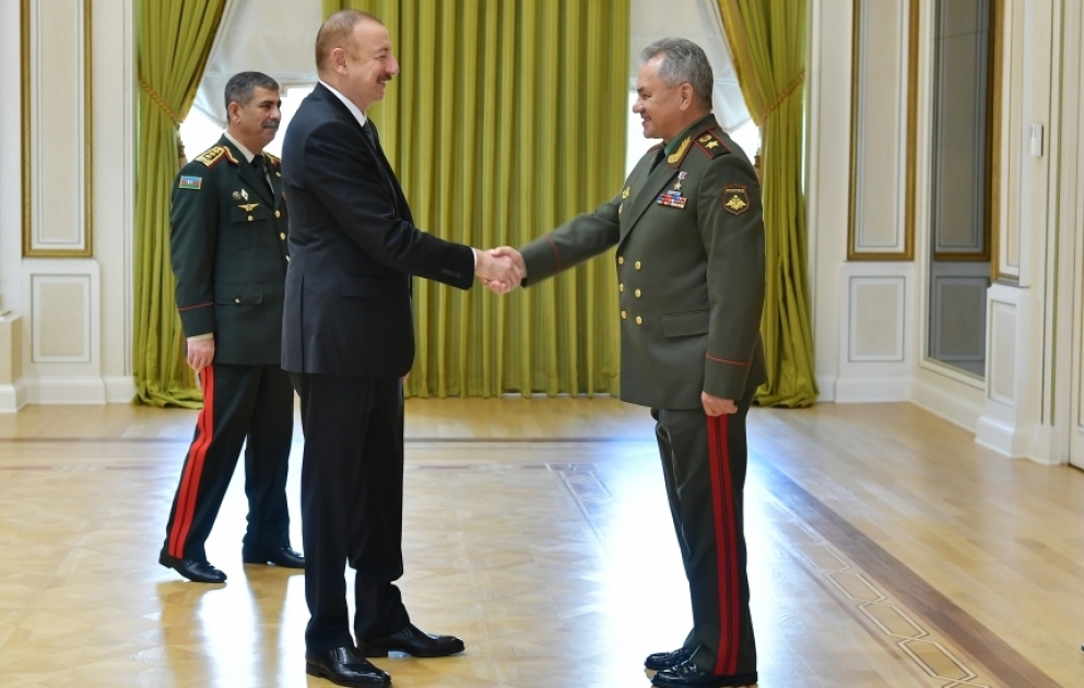 Verteidigungsministerrat von GUS-Mitgliedstaaten: Präsident Ilham Aliyev empfängt Sitzungsteilnehmer VIDEO