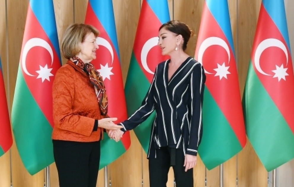 La première vice-présidente azerbaïdjanaise rencontre la représentante commerciale du Premier ministre britannique pour l’Azerbaïdjan VIDEO