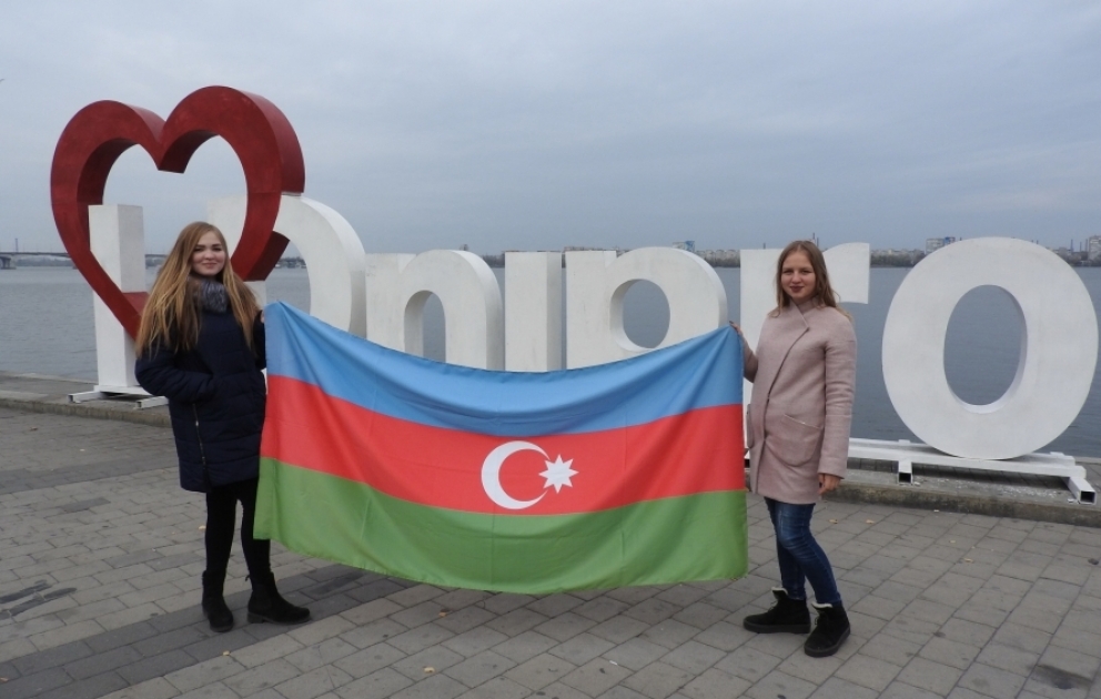 Dövlət Bayrağı Günü münasibətilə Dneprdə aksiya keçirilib –  FOTOREPORTAJ VİDEO
