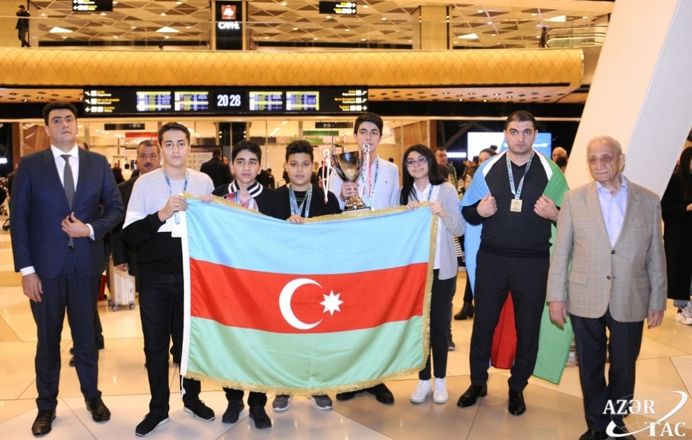 Çorum Olimpiadasının qalibi olan 16 yaşadək şahmatçılarımız Vətənə qayıdıblar VİDEO