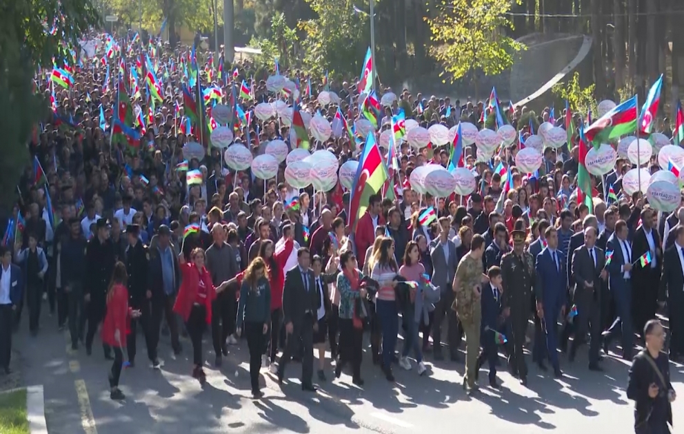 Ağdam rayonunda keçirilən “Bayraq yürüşü”ndə dörd mindən çox insan iştirak edib VİDEO