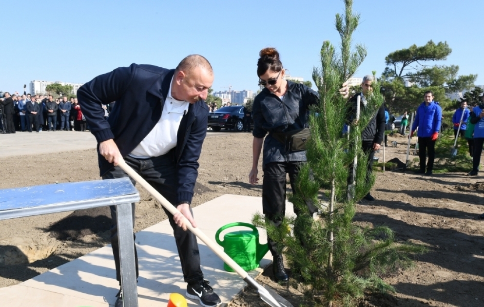 President Ilham Aliyev and first lady Mehriban Aliyeva attended tree-planting campaign in Khatai district, Baku VIDEO