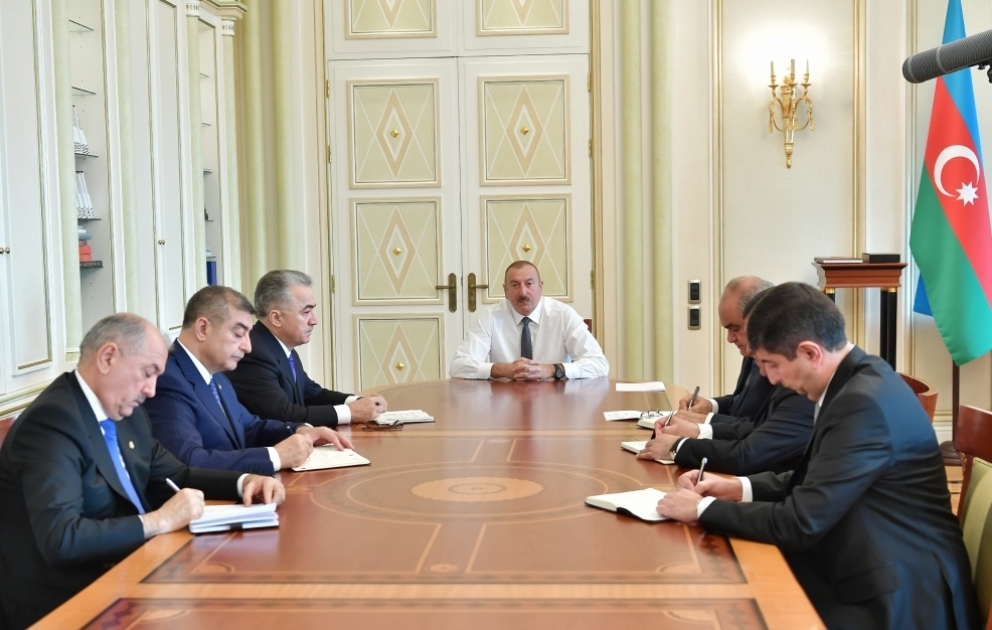 Президент Ильхам Алиев принял новоназначенных глав исполнительной власти города Ширван, Зардабского района, Сураханского, Ясамальского, Хатаинского районов Баку ВИДЕО