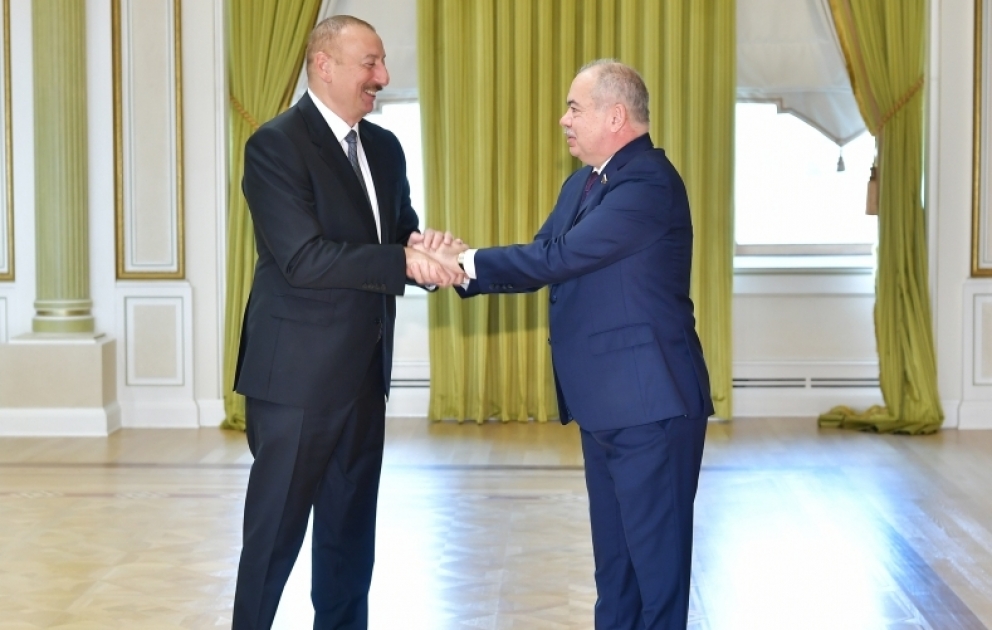 Le président Ilham Aliyev reçoit une délégation russe VIDEO