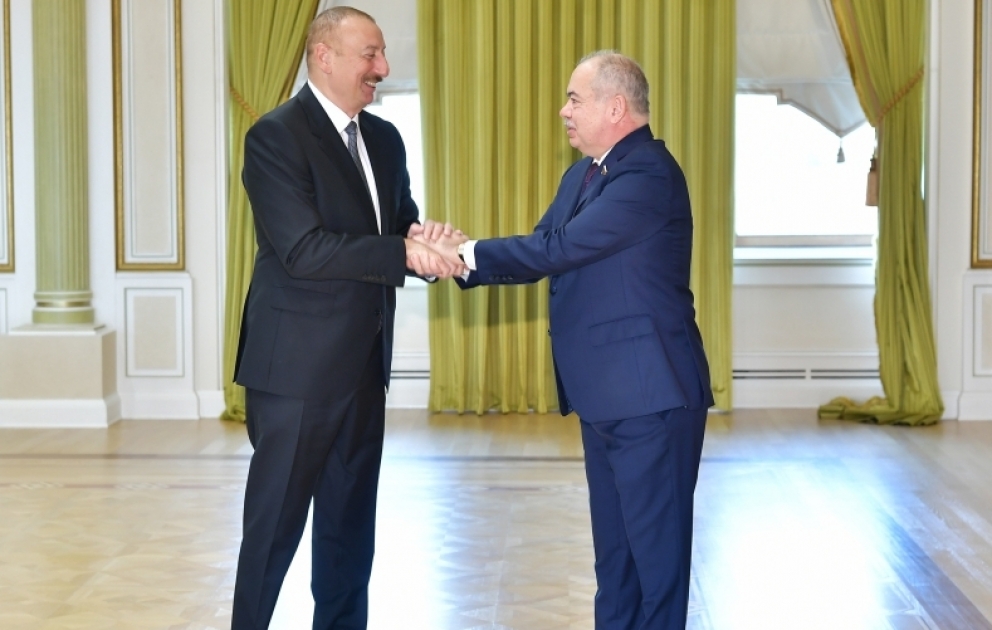 Präsident Ilham Aliyev empfängt russische Delegation VIDEO
